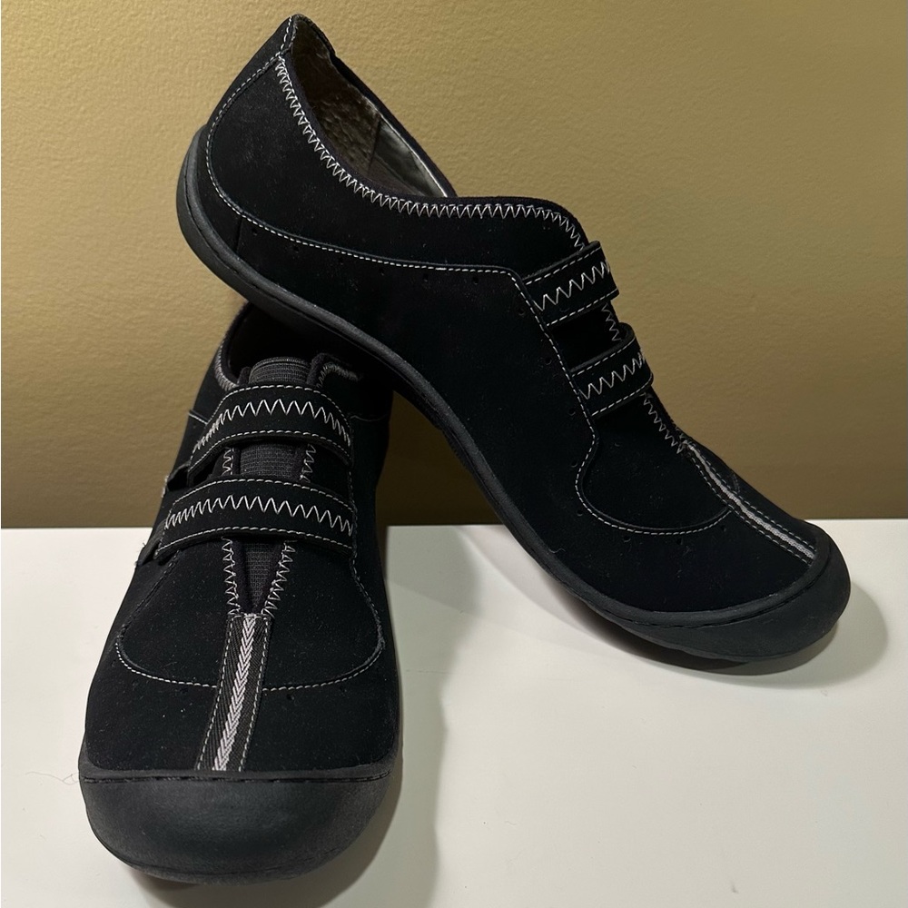Black Casual Sneakers with Gray Stitching